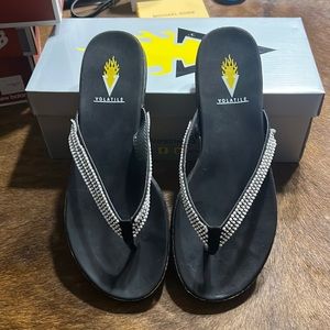 Volatile Ladies Black Sandals with Pearl straps